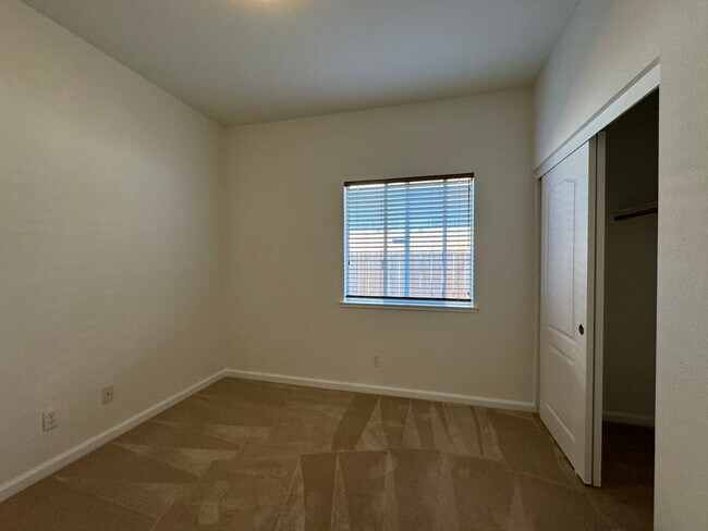 Building Photo - CLEAN AND COZY ONE STORY 3 BED, 2 BATH IN ...