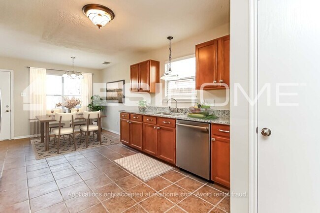 Building Photo - 17203 Hawks Landing Dr