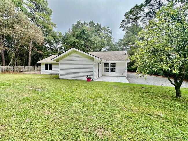 Building Photo - Completely Remodeled Ranch Style Home in t...