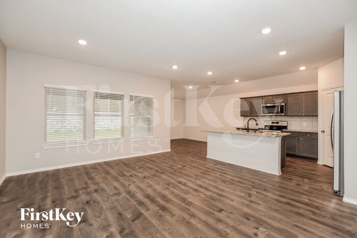 Building Photo - 3338 Everly Dr