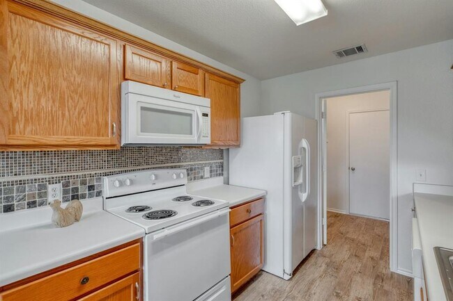 Building Photo - 104 Pinnacle Dr