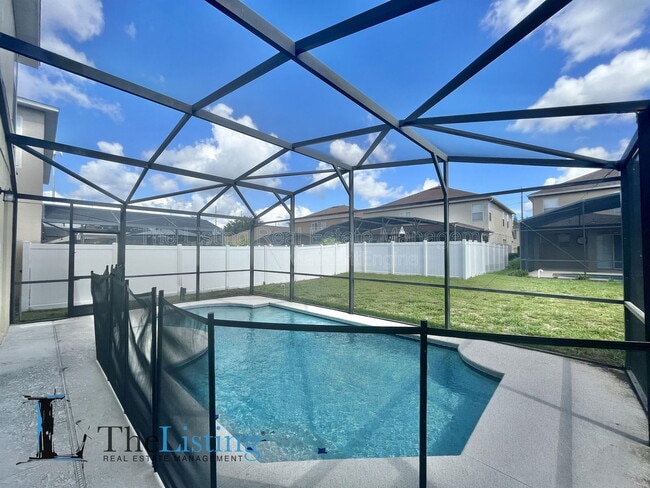 Building Photo - 613 Alfani St