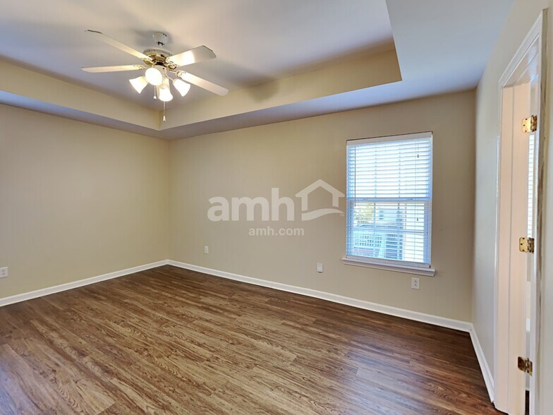 Building Photo - 1308 Chapman Ct