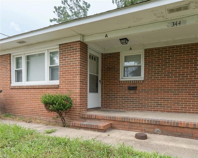 Building Photo - 344 Woodview Ave