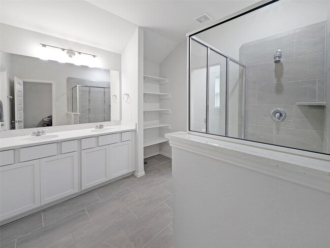 Building Photo - 27939 Western Crk Ct