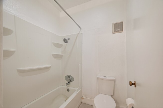 Building Photo - 2121 El Paseo St