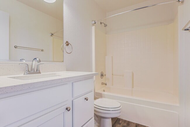 Building Photo - 2300 E Gleneagle Dr