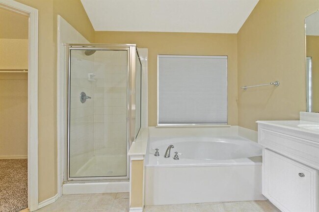 Building Photo - 3702 Glenhill Dr