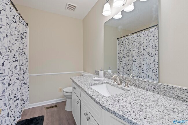 Building Photo - 1927 Edenton Dr SW