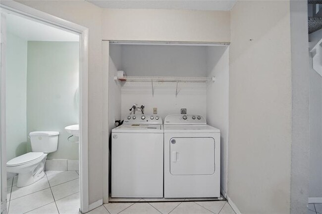Building Photo - 4322 Carambola Cir N