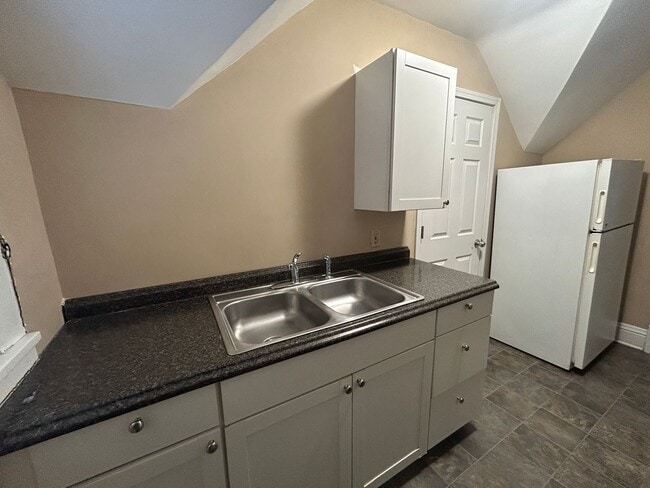 Building Photo - 407 17th Ave