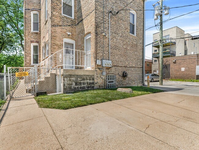 Building Photo - 4749 N Long Ave