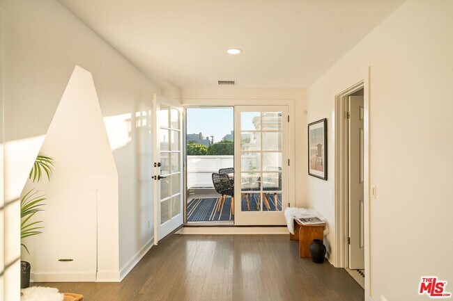 Building Photo - 2622 2nd St