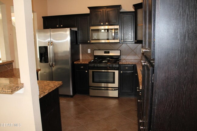 Building Photo - 3100 Amistoso St