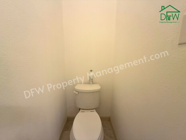 Building Photo - 3 Bed/2.5 Bath Home for Lease in Arlington – 2 Living Areas, Pool, Courts & Trails Nearby!