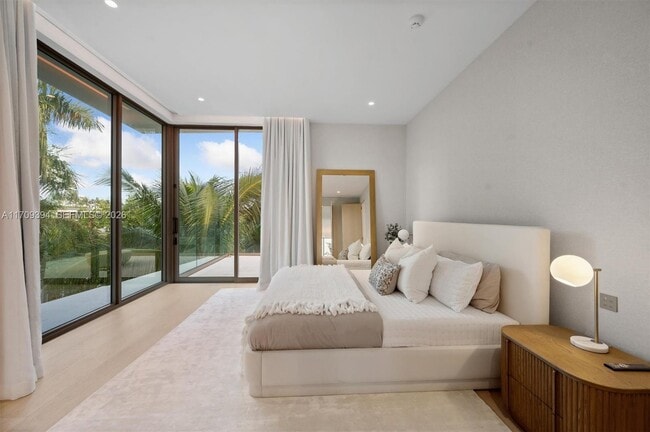 Building Photo - 424 W Rivo Alto Dr