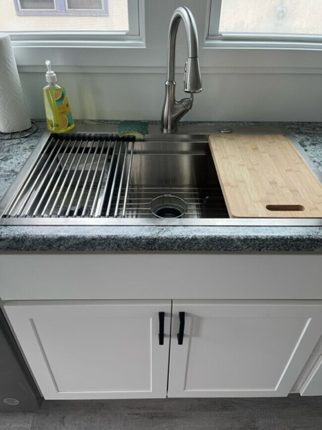 Building Photo - Cool 2 Bed House In Central COMO!