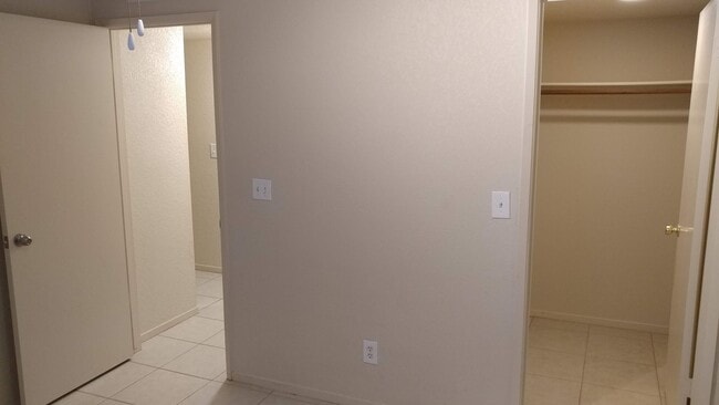 Building Photo - 2 Story home in NE Fresno, Clovis Schools and near shopping centers.