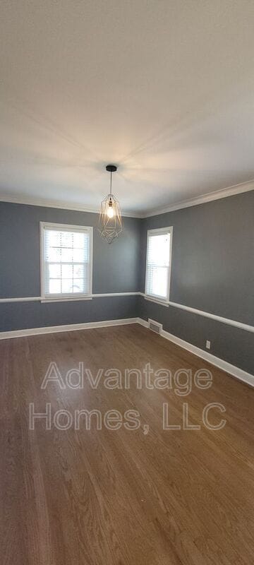 Building Photo - 200 E 73rd Terrace