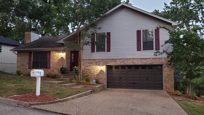 Building Photo - 1 Pine Way Ct