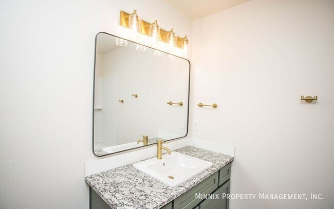 Building Photo - 2134 Langford Ave