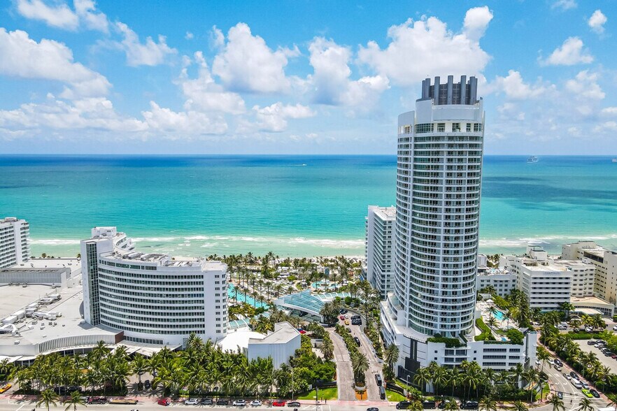 Building Photo - 4390 Collins Ave