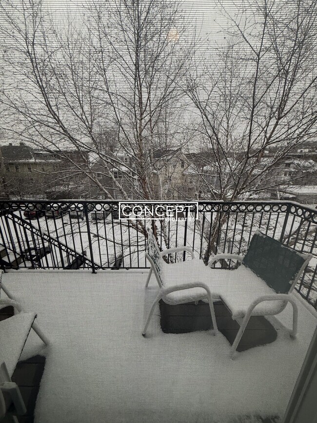 Building Photo - 104 Allston St