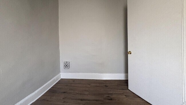 Building Photo - Quaint Two Bedroom Home in Overbrook with NEW Floors and Kitchen!