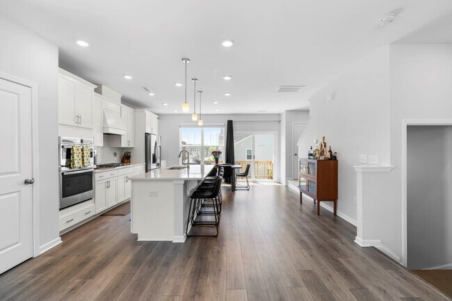 Building Photo - 2245 Kettle Falls Station