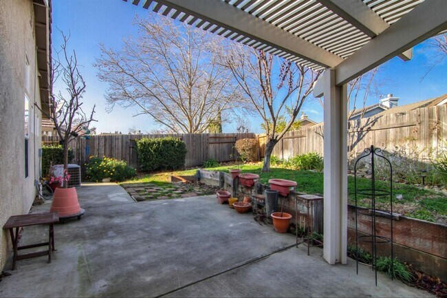 Building Photo - Great 3 Bedroom, 2 Bath 1524 Sqft. Rancho ...