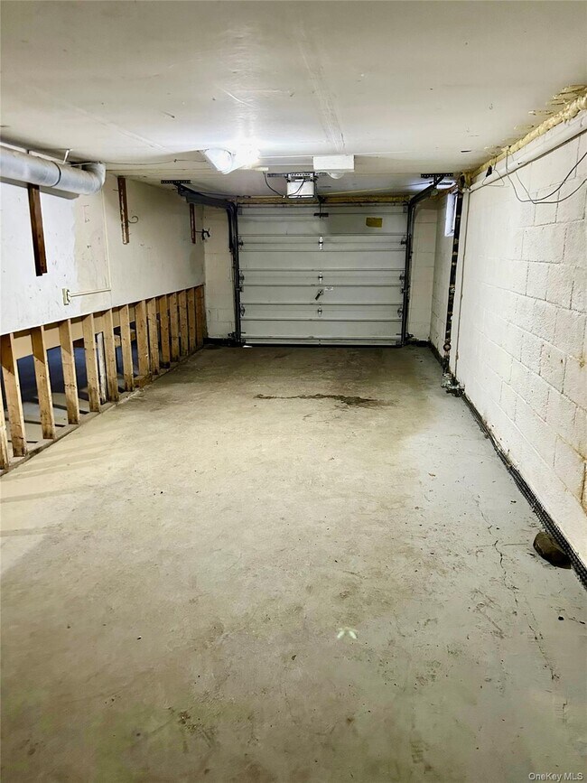 Building Photo - 102 Overocker Rd