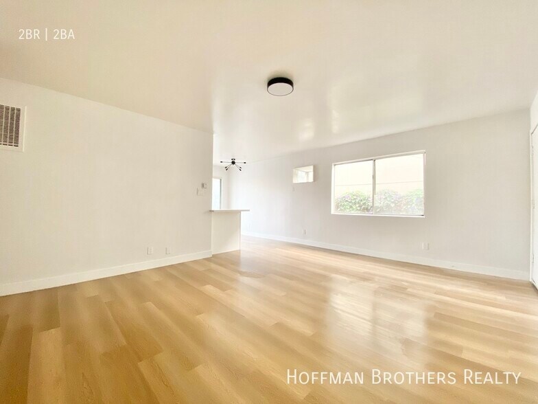 Building Photo - 136 S Oxford Ave