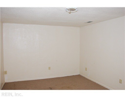 Building Photo - 2043 Maywood St