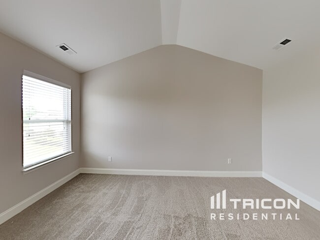 Building Photo - 1007 Frst Wy Ct