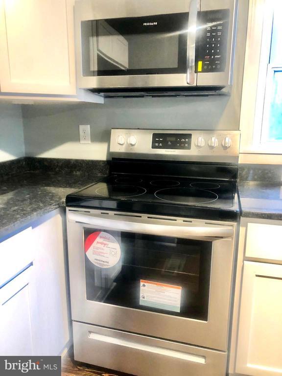 Building Photo - 102 S Whissen St