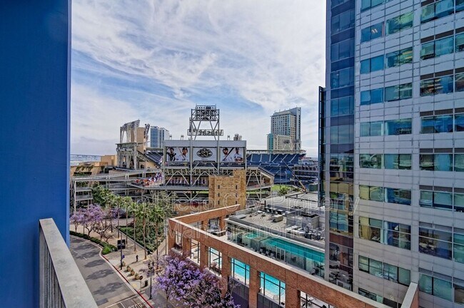 Building Photo - 321 Tenth Ave