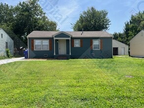 Building Photo - 806 Bell Dr