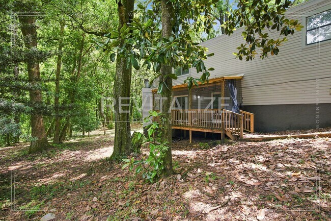 Building Photo - 2739 Knollwood Dr