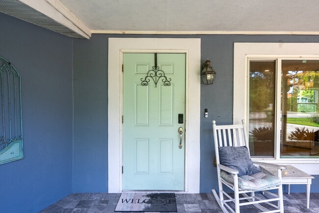 Building Photo - Living Across from Sarasota Bay 3BR/2.5BA Home Minutes to Downtown – Yardwork Included