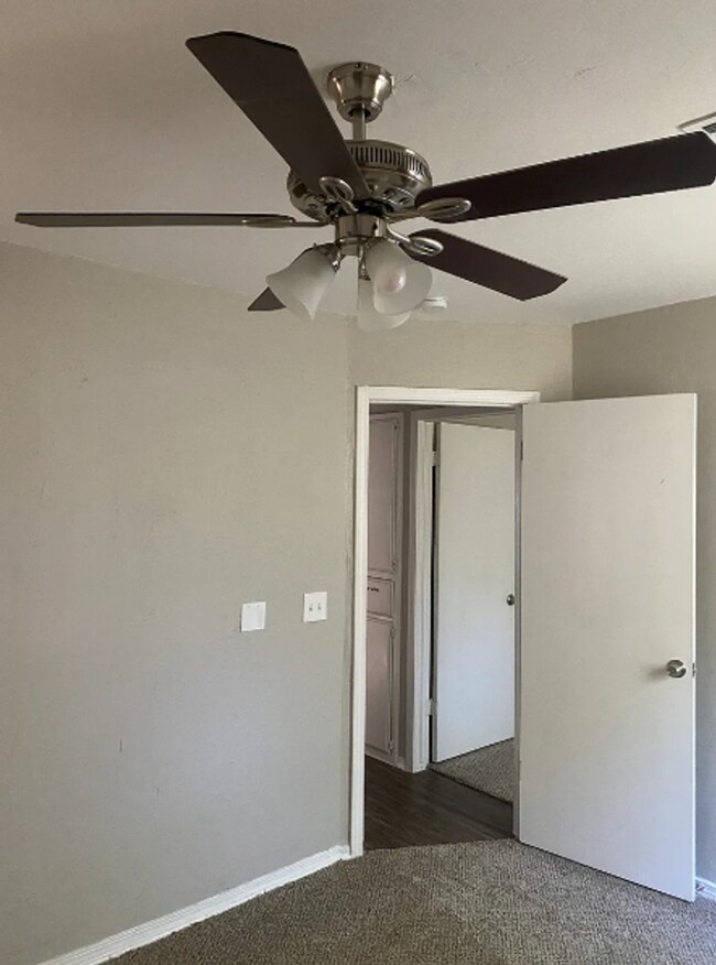 Building Photo - Charming 3-Bed, 2-Bath OKC Home with Fence...