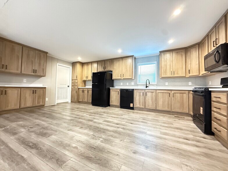 Building Photo - 29647 Erie Ct