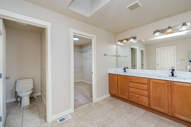 Building Photo - Beautiful Craftsman home available for ren...