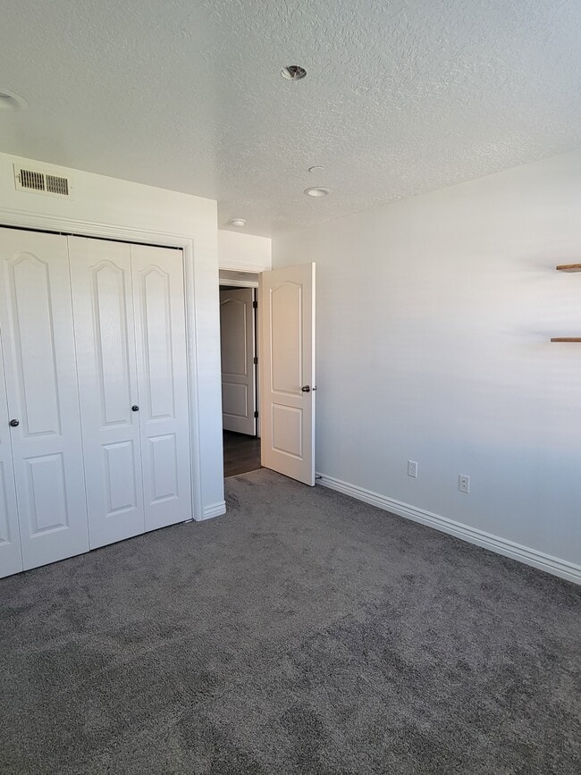 Building Photo - 3969 Romney Park Dr