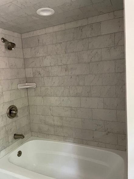 Building Photo - 17 Eastbrook Ln