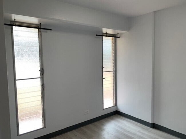 Building Photo - 3350 Sierra Dr