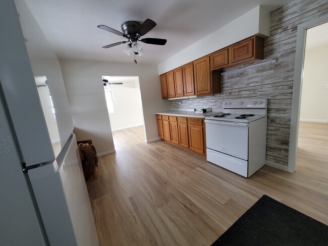 Building Photo - 4998 10th Ave