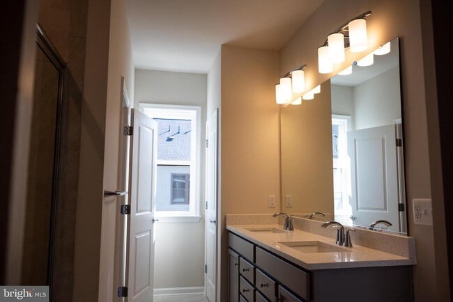 Building Photo - 238 Mainstream Dr
