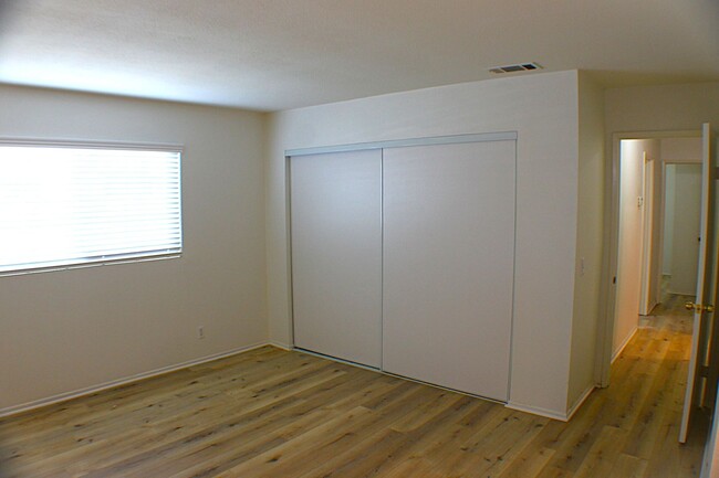 Building Photo - Newly Updated 4 bedroom home for Rent.