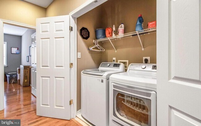 Building Photo - 913 Pleasant Dr