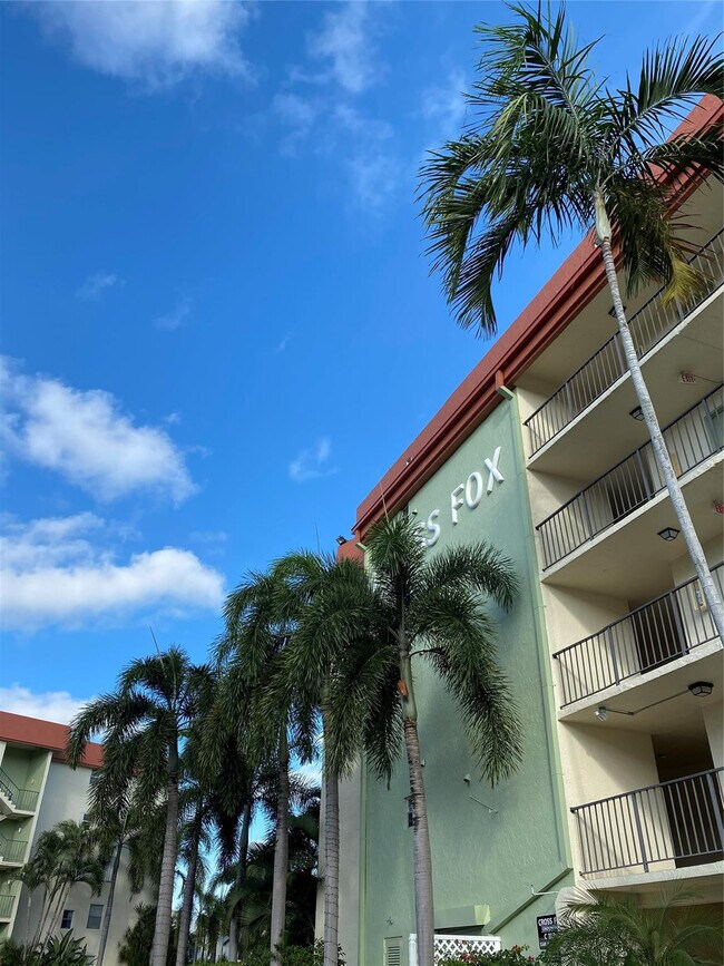 Building Photo - 5300 NE 24th Terrace